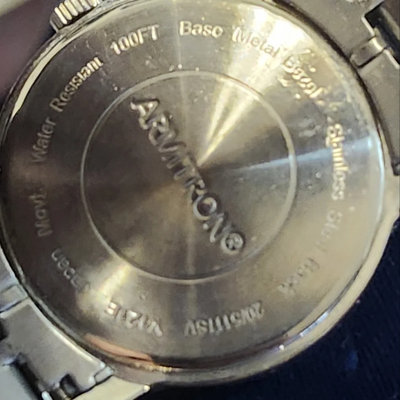 Armitron water resistant mens watch - Picture 5 of 8